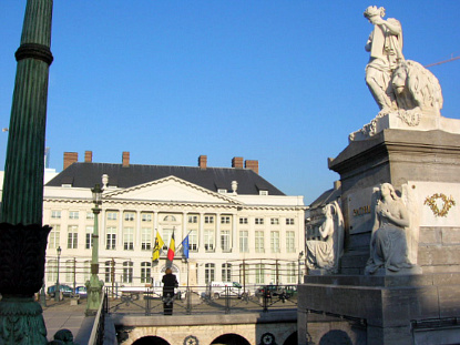 Martyrs' Square, Brussels (© Eupedia.com)