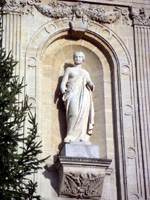 Statue ornant le th�atre de Namur