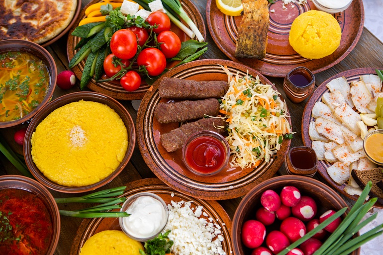 Traditional dishes from Romania (© Friptuleac Roman | Dreamstime.com)