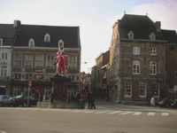 Statue d'Ambiorix en P�re No�l, Tongres