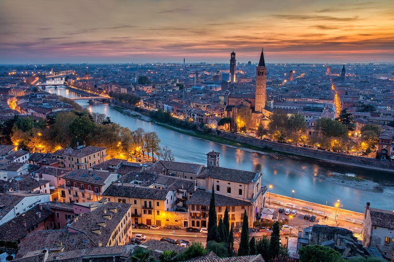 View of Verona from Castel San Pietro (© Paolo Tralli | Dreamstime.com) View of Verona from Castel San Pietro (ID 169668165 © Paolo Tralli | Dreamstime.com)