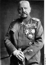 220px-Bundesarchiv_Bild_183-S51620,_Generalfeldmarschall_Paul_v._Hindenburg.jpg