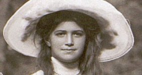 maria-romanov-in-a-hat.jpg