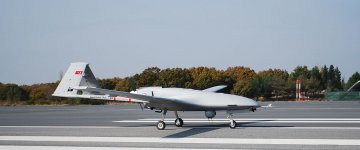 1024px-Bayraktar_TB2_Runway.jpg 1024px-Bayraktar_TB2_Runway.jpg