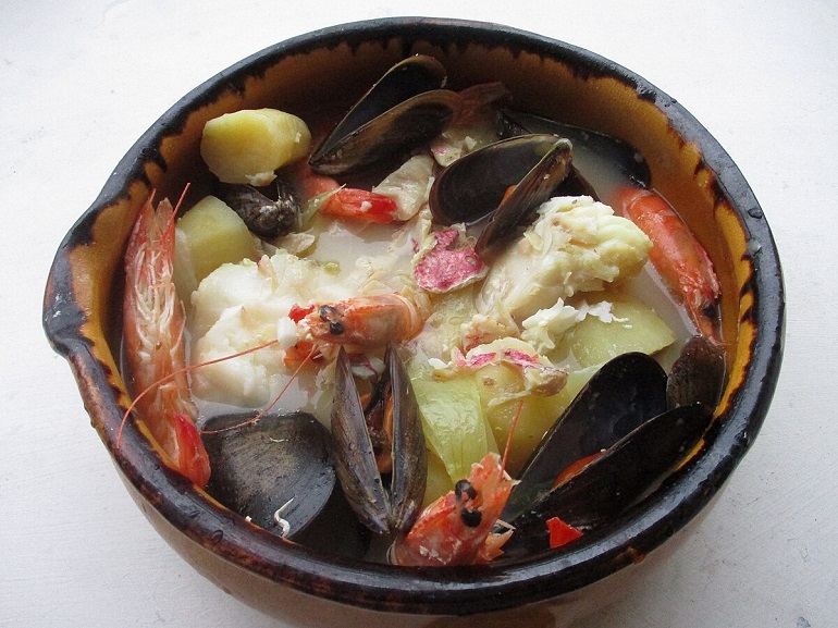 Cotriade, a traditional fish stew from Brittany (photo by Arnaud 25 - CC BY-SA 4.0)