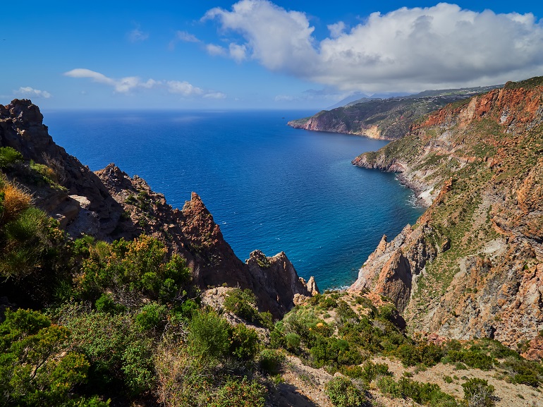 Coastal scenery on Lipari hiking trails, Aeolian Islands (© Thecriss | Dreamstime.com)