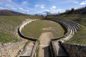 Roman Amphitheatre of Alba Fucens (photo by PaestumPaestum - CC BY 4.0)