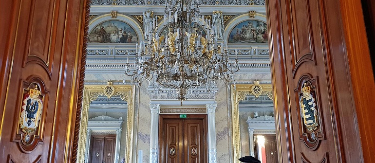 The Crown Hall, Albrechtsberg Palace (photo by Derbrauni - CC BY 4.0)