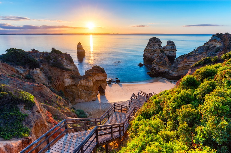 Praia do Camilo, Algarve Coast (© Daliu80 | Dreamstime.com)