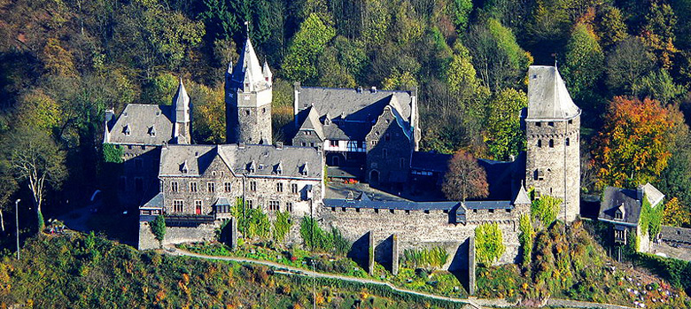 Aerial view of Altena Castle (photo by Dr.G.Schmitz - CC BY-SA 3.0 Unported license) Aerial view of Altena Castle (photo by Dr.G.Schmitz - CC BY-SA 3.0 Unported license)