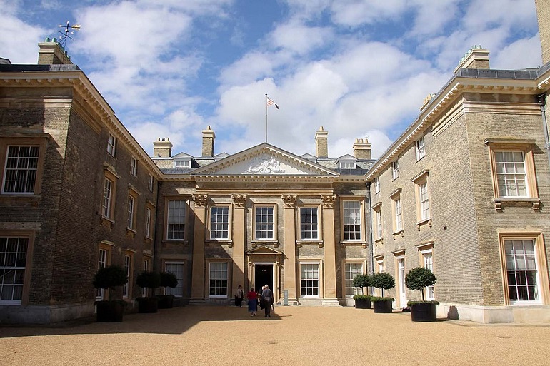 Althorp House (photo by Steve Daniels - CC BY-SA 2.0)