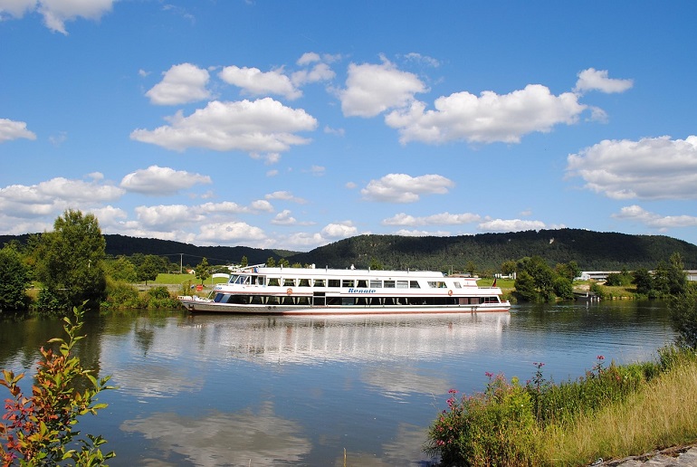 River boat, Altmühltal Nature Park (photo by Dieter Ludwig Scharnagl from Pixabay)