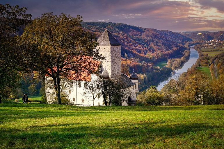 Burg Prunn, Altmühltal Nature Park (photo by Albrecht Fietz from Pixabay)