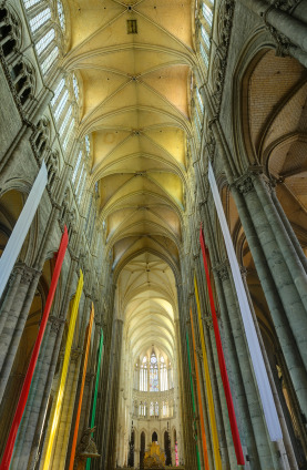 Interior of the Cathedral of Amiens (&copy groveb / iStockphoto.com)