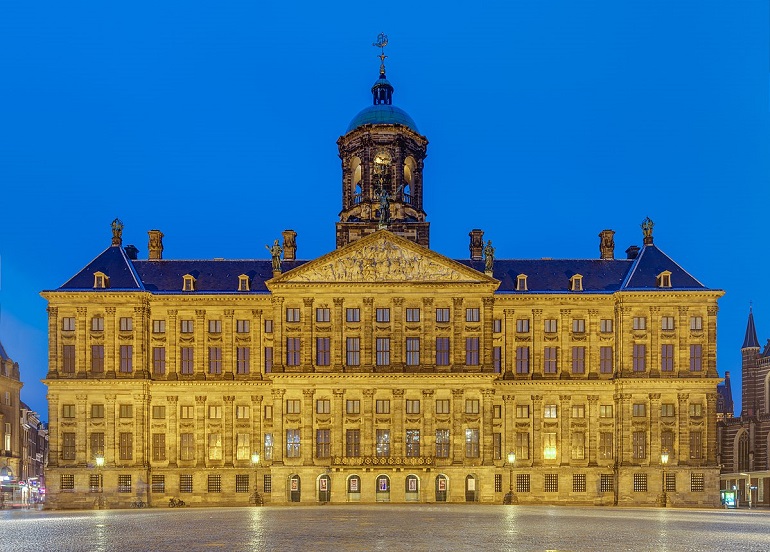 Royal Palace, Amsterdam (photo by Diego Delso - CC BY-SA 4.0)