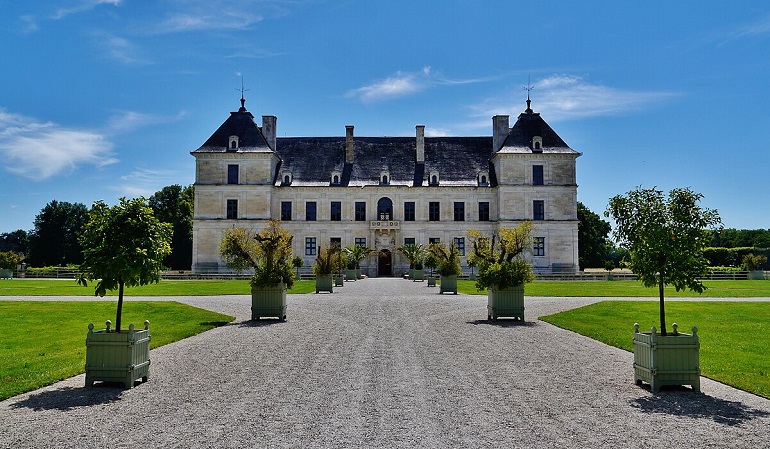 Ancy-le-Franc Castle (photo by Zairon - CC BY-SA 4.0)