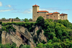 Rocca Borromea in Angera on Lago Maggiore (photo by Alessandro Vecchi - CC BY-SA 4.0)
