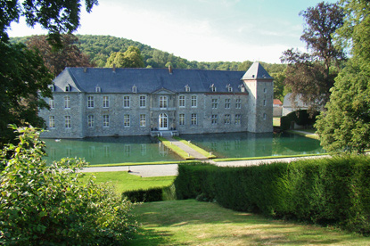 Castle and gardens of Annevoie (&copy; Eupedia.com)