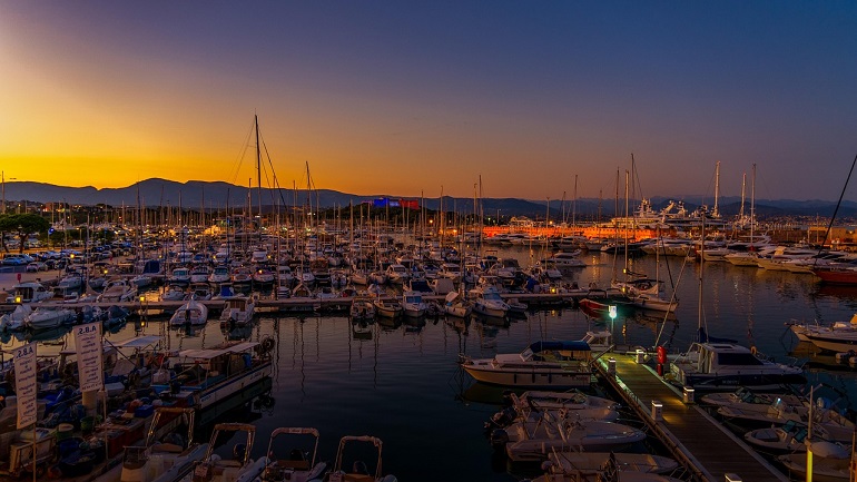 Port Vauban at sunset, Antibes (photo by Pierre Blaché from Pixabay)