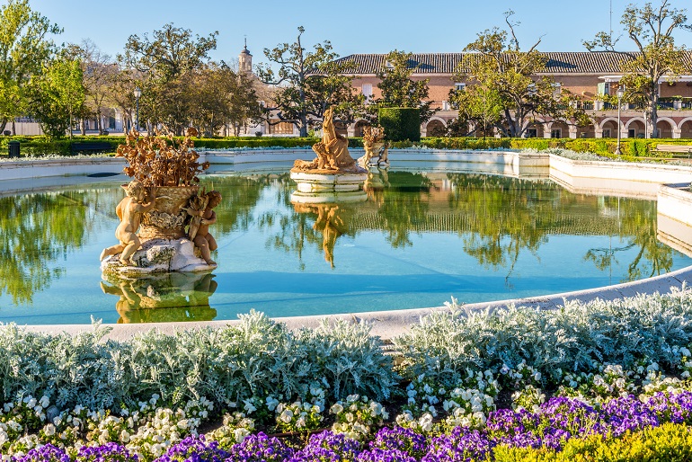 Fountain in the gardens of the Royal Palace of Aranjuez (© Milosk50 | Dreamstime.com)