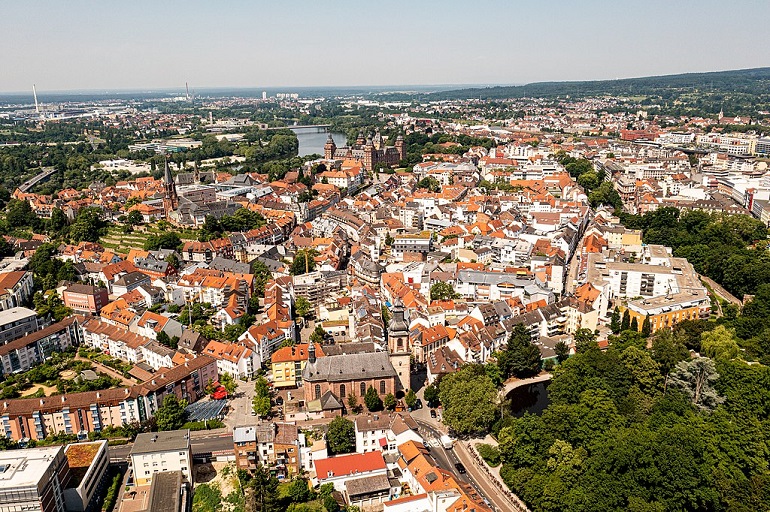 Aerial view of Aschaffenburg (photo by Kasa Fue - CC BY-SA 4.0)