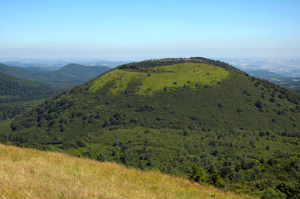 Puy-de-Côme, Auvergne (&copy; img85h | iStockphoto.com)