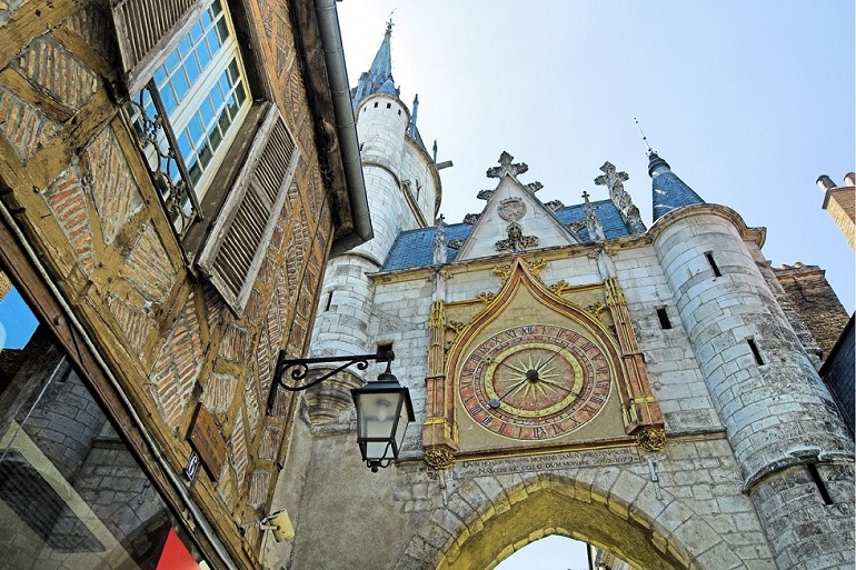 Tour de l'Horloge, Auxerre (photo by Wikopedia - CC BY-SA 4.0)