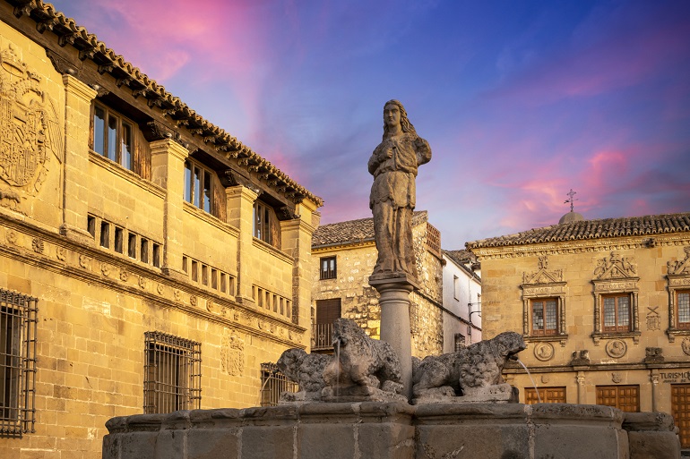 Plaza de los Leones, Baeza (© Antonio Lopez Velasco | Dreamstime.com)
