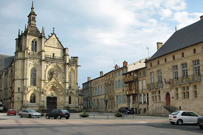 Place Saint-Pierre, Bar-le-Duc, Lorraine (photo by TCY - CC BY 3.0)