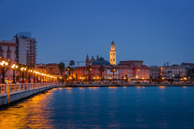 Lungomare Imperatore Augusto, Bari (© Daniel M. Cisilino | Dreamstime.com)