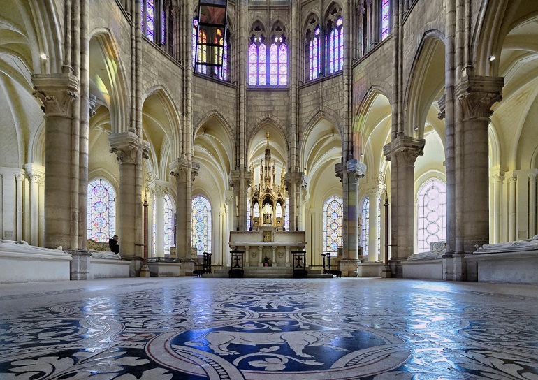 Choir of the Basilica of Saint-Denis, Paris (photo by NateBergin - CC BY 4.0)