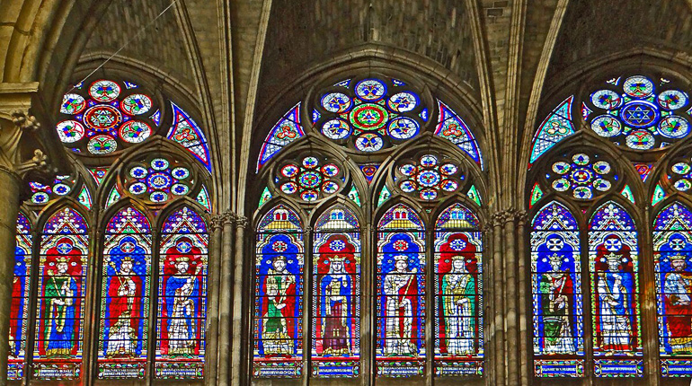 Stained glass windows, Basilica of Saint-Denis, Paris (photo by MOSSOT - CC BY-SA 4.0)