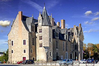 Baugé Castle, Pays de la Loire, France (photo by Pom' - CC BY-SA 2.0)