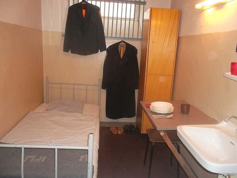 Interior of the former Stasi prison, Bautzen Memorial (photo by Fiver, der Hellseher - CC BY-SA 4.0)