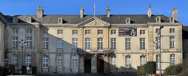 Town Hall of Bayeux (photo by Chabe01 - CC BY-SA 4.0)