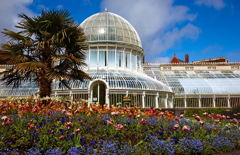 The Palm House at the Botanic Gardens, Belfast (© Zastavkin | Dreamstime.com)