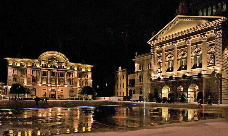 Bundesplatz, Bern (photo by Hpschaefer, reworked by Maciamo - CC BY 3.0)