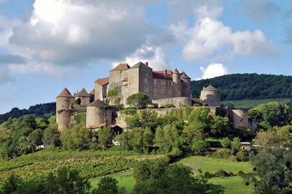 Berzé Castle, Burgundy (photo by Gerhard Salomon, modified by Maciamo - CC BY-SA 3.0)