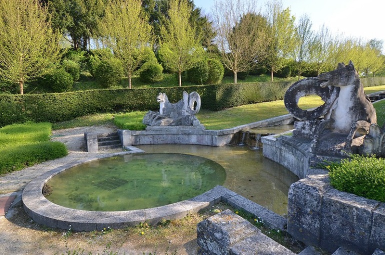 Gardens, Château de Bizy (photo by Patrick - CC BY-SA 2.0)