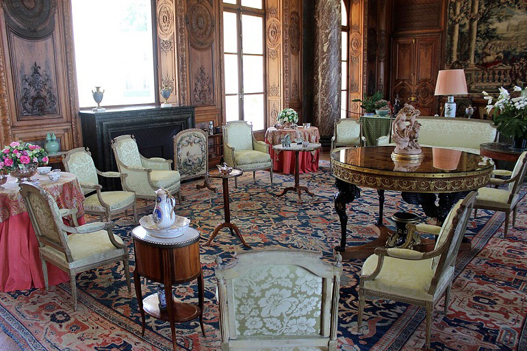 Salon, Château de Bizy (photo by Miguel Hermoso Cuesta - CC BY-SA 3.0)