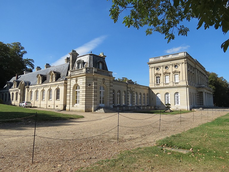 Château de Bizy, Normandy, France (photo by Giogo - CC BY-SA 4.0)