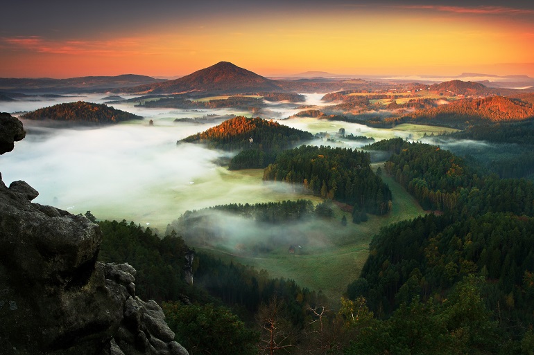 Misty autumn morning in the Bohemian Switzerland National Park (© Ondrej Prosicky | Dreamstime.com)
