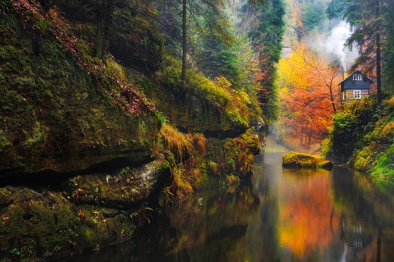 Kamenice Gorge in autumn, Bohemian Switzerland National Park (© Rphstock | Dreamstime.com)