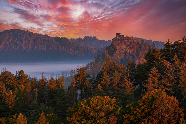 Sunset over foggy valley and viewpoint Mariina skala in the Bohemian Switzerland National Park (© Nataliya Hora | Dreamstime.com)