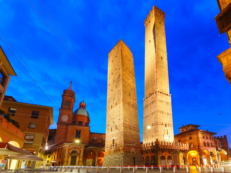 Two Towers of Bologna at night (© Olgacov | Dreamstime.com)