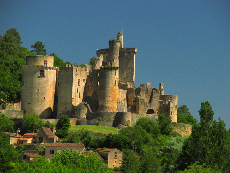 Bonaguil Castle, Aquitaine (&copy; Jimjag - Fotolia.com)