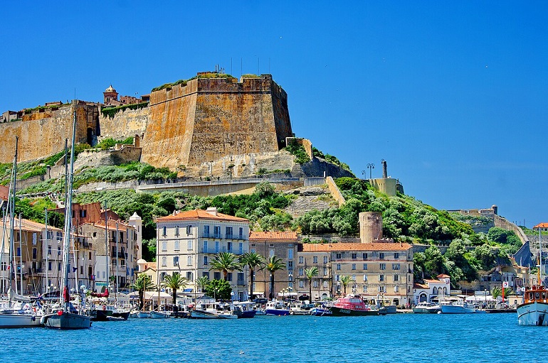 Old Town and harbour, Bonifacio (photo by Pascal POGGI - CC BY-SA 2.0)