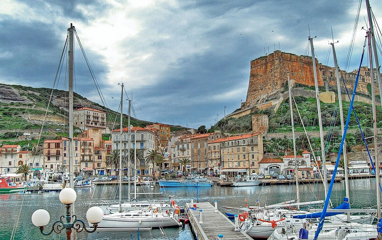 The Citadel, Old Town and harbour, Bonifacio (photo by Ghirardi - CC BY-SA 3.0)