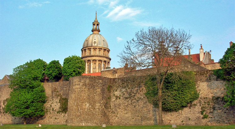 Ramparts and old town, Boulogne-sur-Mer (&copy; Eupedia.com)