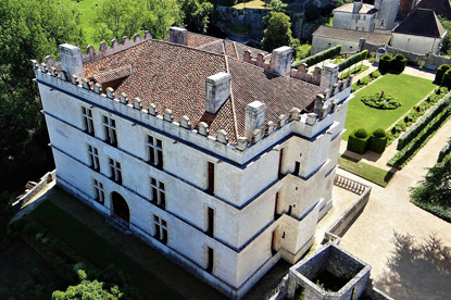 Bourdeilles Castle, Aquitaine (photo by MOSSOT - CC BY-SA 4.0)